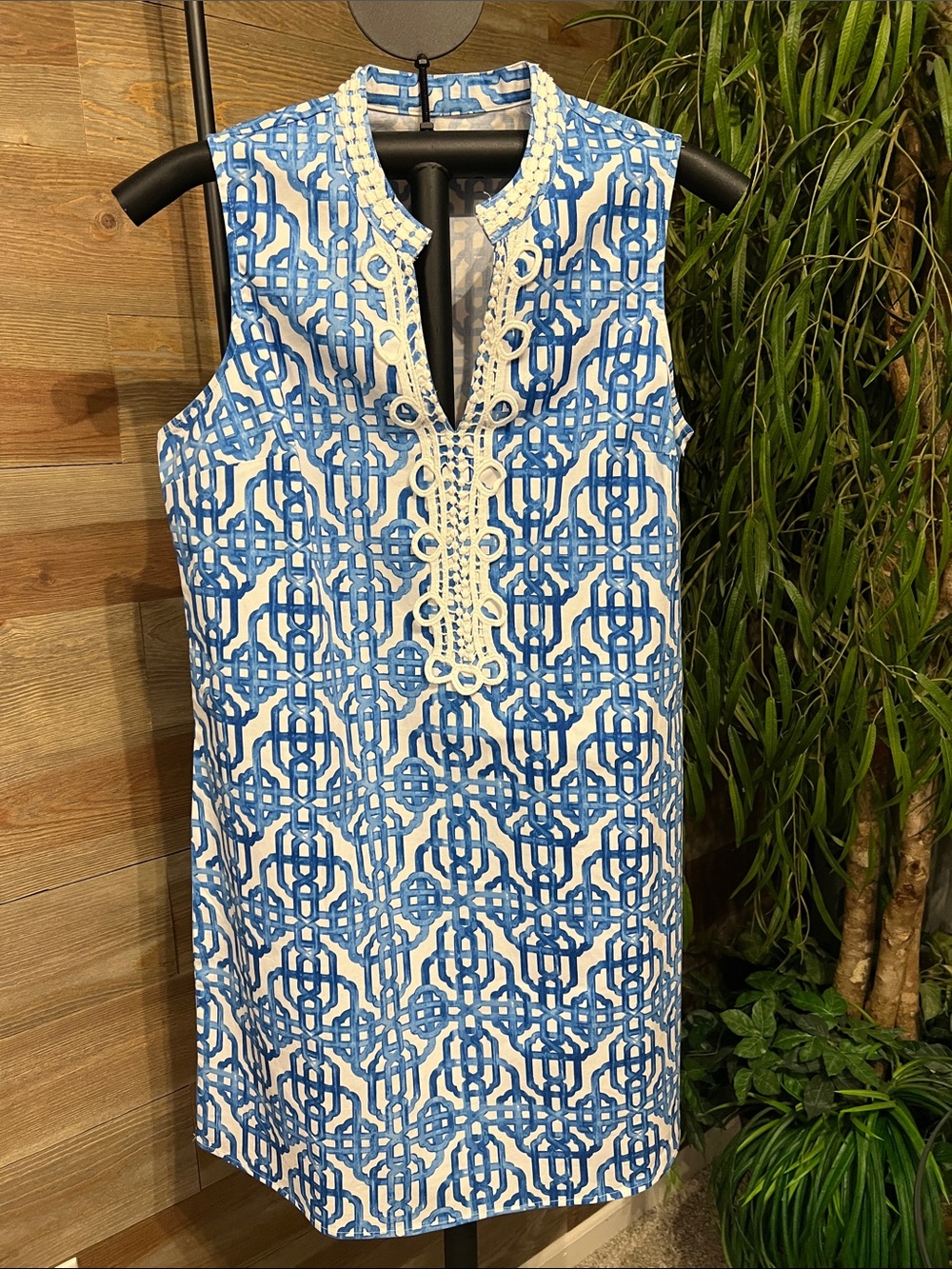 Mud Pie sleeveless shift dress in white with blue geometric print lace trim L